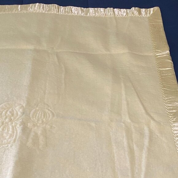 Vintage Quiltex Baby Blanket Satin Binding Trim Yellow Embroidered Figures - Picture 10 of 10